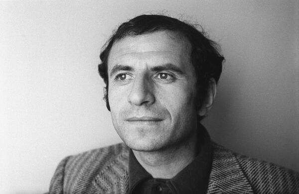 Грузинский детский писатель Гурам Петриашвили Грузинский детский писатель Гурам Петриашвили - Sputnik Грузия