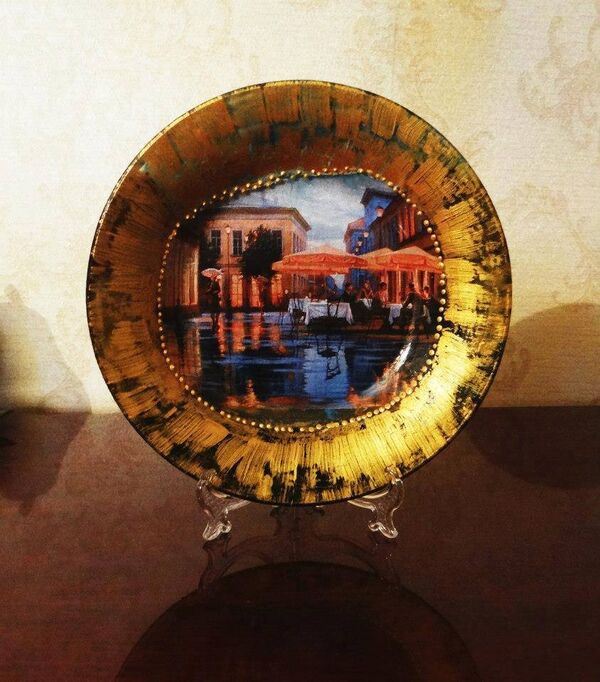 ხელნაკეთი ნახატიანი თეფში  ხელნაკეთი ნახატიანი თეფში  - Sputnik საქართველო