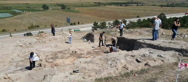 Археологические работы на территории поселения Гудабертка (регион Шида Картли) - Sputnik Грузия