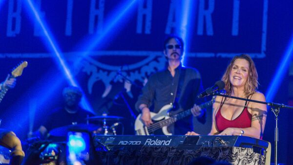 Американская блюз-певица Бет Харт дала концерт в Тбилиси - Sputnik Грузия