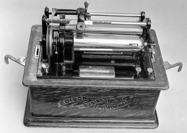 Фонограф, подаренный Льву Толстому Эдисоном - Sputnik Грузия
