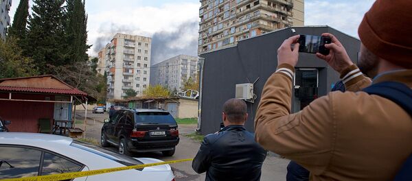 Очевидцы снимают на видео спецоперацию в столице Грузии - Sputnik Грузия