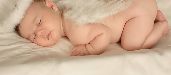 ბავშვი ანგელოზის ფრთებით ბავშვი ანგელოზის ფრთებით - Sputnik საქართველო