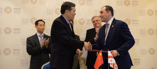 საქართველოს პირველი ვიცე პრემიერი, ეკონომიკისა და მდგრადი განვითარების მინისტრი დიმიტრი ქუმსიშვილი და ჩინეთის სახალხო რესპუბლიკის კომერციის მინისტრის მოადგილე ციენ ქემინგი საქართველოს პირველი ვიცე პრემიერი, ეკონომიკისა და მდგრადი განვითარების მინისტრი დიმიტრი ქუმსიშვილი და ჩინეთის სახალხო რესპუბლიკის კომერციის მინისტრის მოადგილე ციენ ქემინგი - Sputnik საქართველო