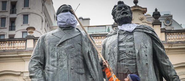 Памятник Илье Чавчавадзе и Акакию Церетели Памятник Илье Чавчавадзе и Акакию Церетели - Sputnik Грузия