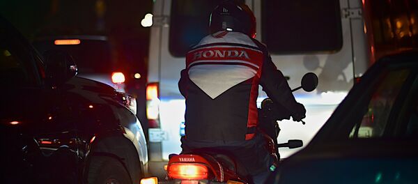 მოტოციკლეტისტი საცობში - Sputnik საქართველო