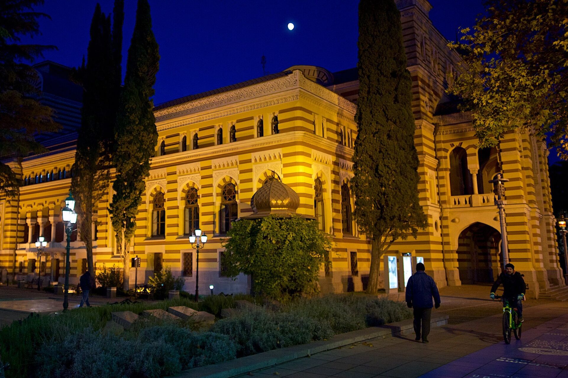 Здание тбилисского театра оперы и балета имени Захария Палиашвили - Sputnik Грузия, 1920, 03.11.2021