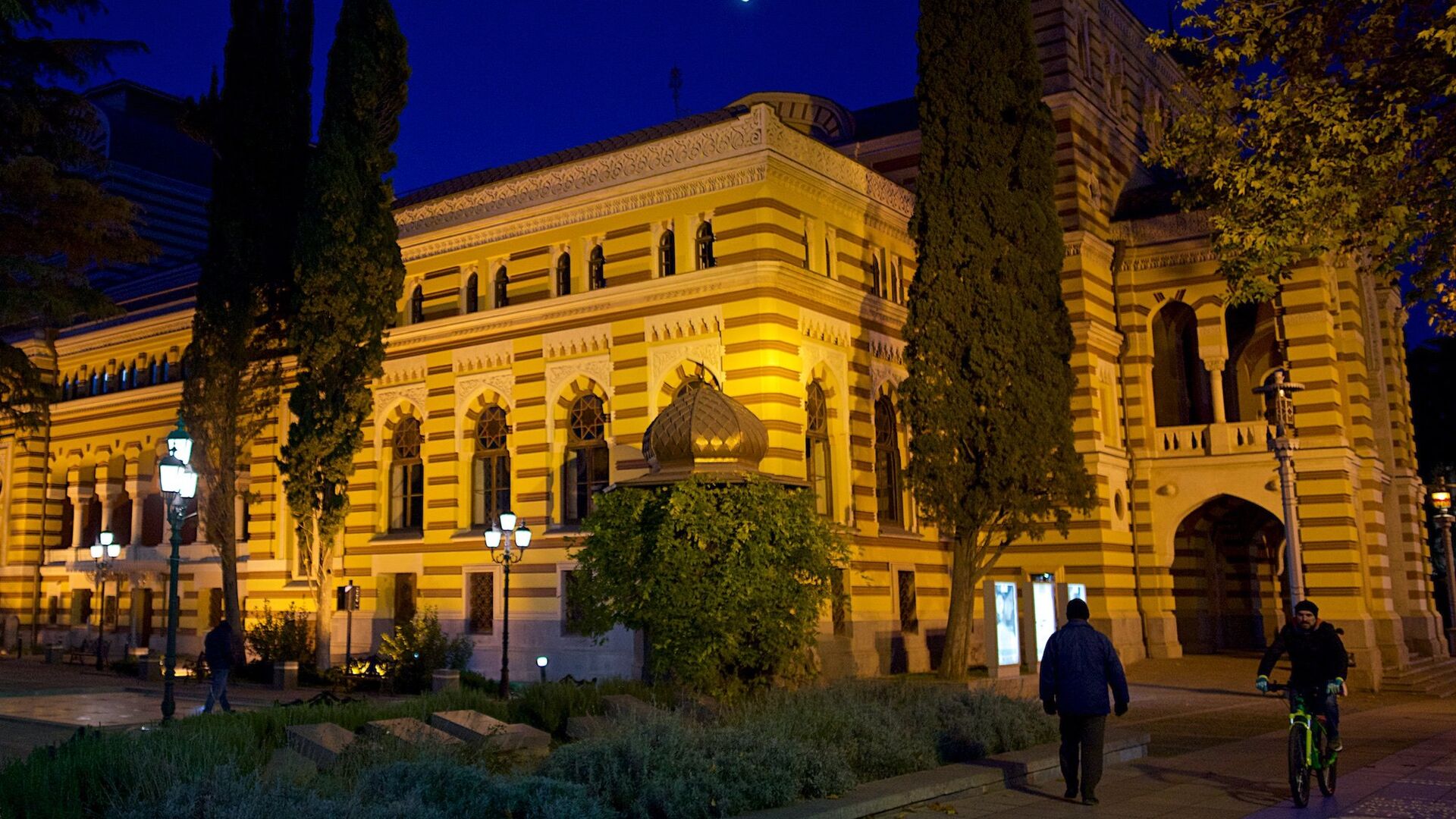 Здание тбилисского театра оперы и балета имени Захария Палиашвили - Sputnik Грузия, 1920, 21.04.2022