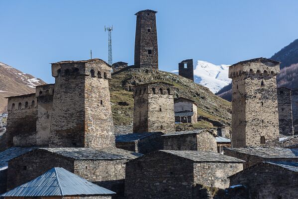 Самой молодой башне в Сванетии уже более 200 лет. В прошлом большая часть сванских башен была уничтожена во время войн и междоусобиц, другие просто не выдержали испытание временем - Sputnik Грузия