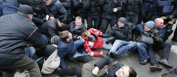 Сторонники Саакашвили в Киеве препятствуют полиции - Sputnik Грузия