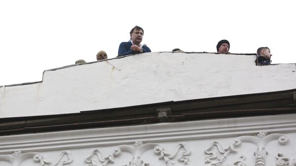 Михаил Саакашвили на крыше своего дома в Киеве - Sputnik Грузия