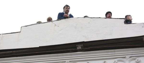 Михаил Саакашвили на крыше своего дома в Киеве Михаил Саакашвили на крыше своего дома в Киеве - Sputnik Грузия