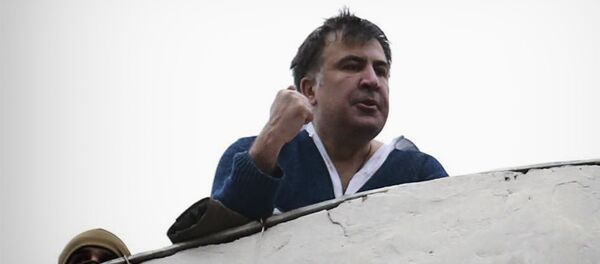 მიხეილ სააკაშვილი სახლის სახურავზე - Sputnik საქართველო