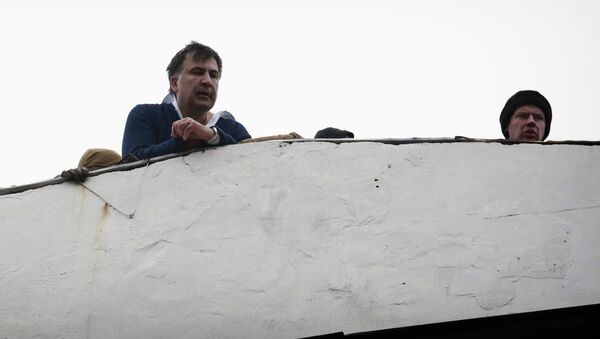 Михаил Саакашвили на крыше своего дома в Киеве - Sputnik Грузия
