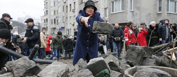 Сторонники Саакашвили строят баррикады в Киеве - Sputnik Грузия