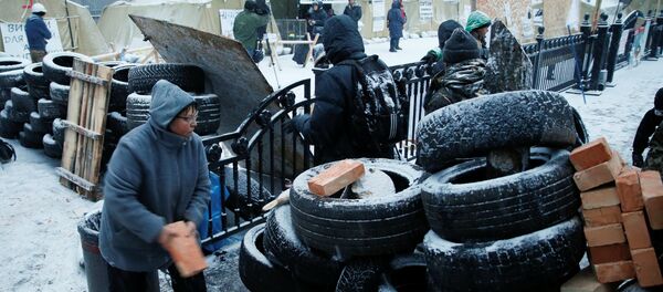 Представители оппозиции в палаточном городке у Рады в Киеве участвуют в антиправительственной акции - Sputnik Грузия