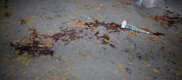 Цветы на месте, где в массовой драке были убиты ученики 51-й школы - Sputnik Грузия