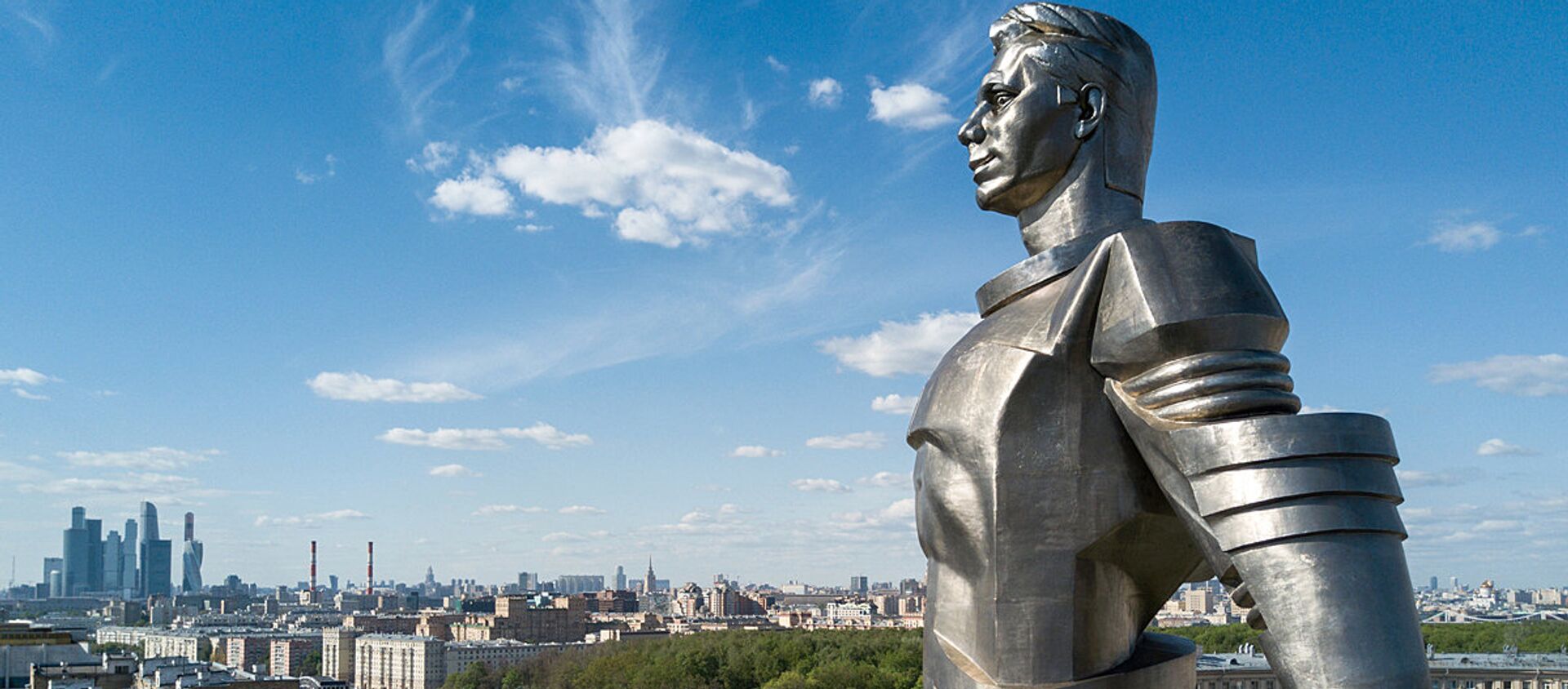 Памятник Ю.А. Гагарину на Ленинском проспекте  - Sputnik Грузия, 1920, 11.04.2021