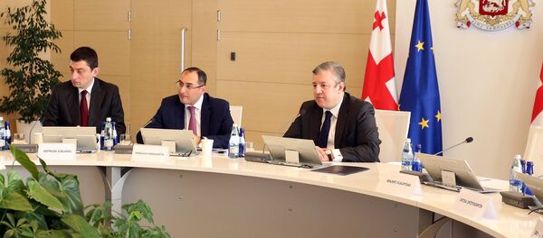 Глава МВД Грузии Георгий Гахария, министр экономики Дмитрий Кумсишвили и премьер Георгий Квирикашвили - Sputnik Грузия