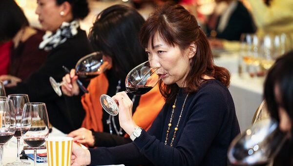 იაპონელი სომელიე ქართულ ღვინოს აგემოვნებს - Sputnik საქართველო