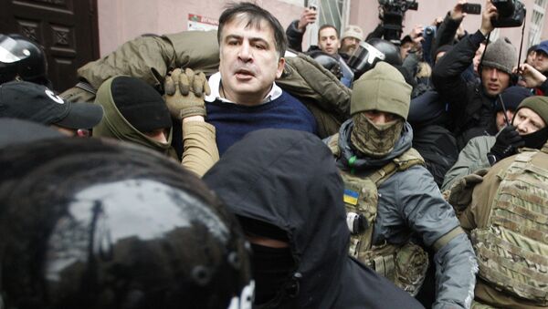 Михаил Саакашвили в Киеве во время задержания полицией - Sputnik Грузия