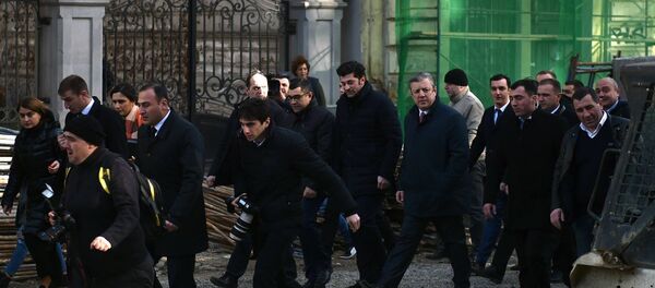 Каха Каладзе и Георгий Квирикашвили на площади Орбелиани Каха Каладзе и Георгий Квирикашвили на площади Орбелиани - Sputnik Грузия