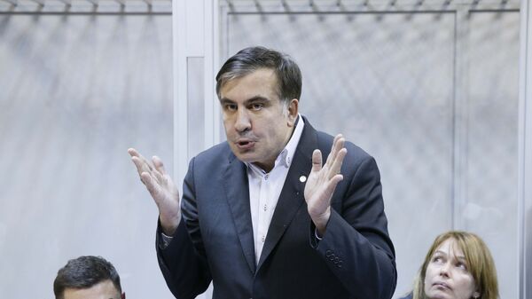 Бывший президент Грузии и украинский оппозиционный лидер Михаил Саакашвили в зале суда в Киеве - Sputnik საქართველო