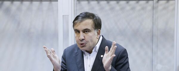 Бывший президент Грузии и украинский оппозиционный лидер Михаил Саакашвили в зале суда в Киеве - Sputnik Грузия