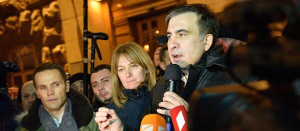 Экс-президент Грузии, бывший губернатор Одесской области Михаил Саакашвили неподалеку от площади Независимости в Киеве - Sputnik Грузия