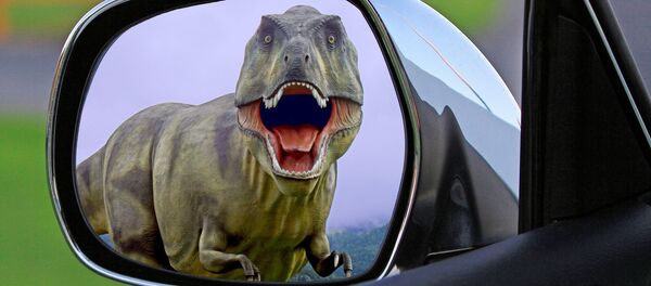 Тираннозавр в автомобильном зеркале - Sputnik Грузия