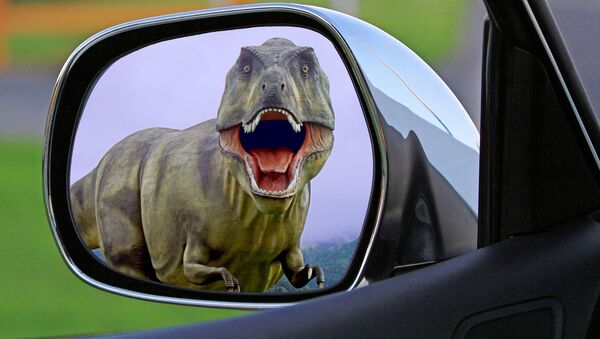 Тираннозавр в автомобильном зеркале - Sputnik Грузия