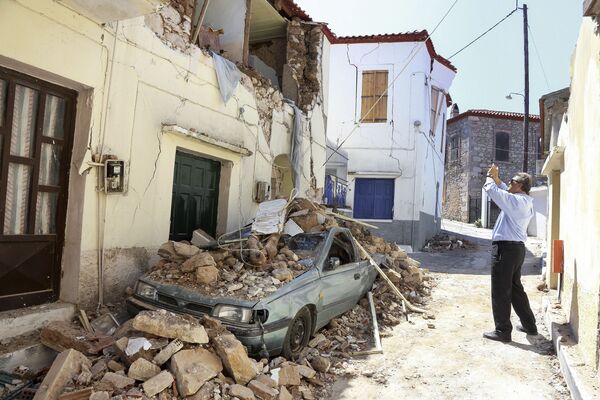Разрушения на греческом острове Лесбос в результате землетрясения. Снимок сделан 13 июля 2017 года - Sputnik Грузия
