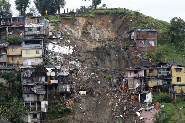 Последствия крупного оползня в городе Манисалес, Колумбия. В результате бедствия погибли 11 человек, сотни пострадали. Фото сделано 19 апреля 2017 года - Sputnik Грузия