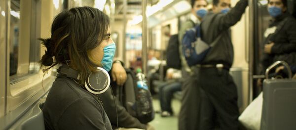 Девушка в респираторной маске - Sputnik Грузия