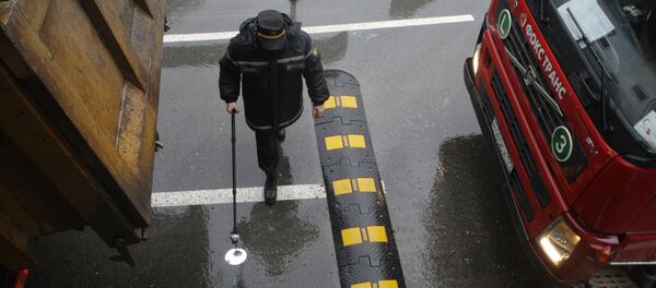 ტვირთების მონიტორინგი სასაზღვრო-გამშვებ პუნქტზე, არქივის ფოტო ტვირთების მონიტორინგი სასაზღვრო-გამშვებ პუნქტზე, არქივის ფოტო - Sputnik საქართველო