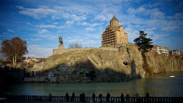 Исторический центр Тбилиси - памятник Вахтангу Горгасали и Метехская церковь - Sputnik Грузия