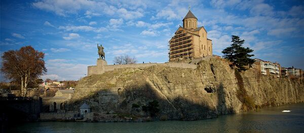 Исторический центр Тбилиси - памятник Вахтангу Горгасали и Метехская церковь Исторический центр Тбилиси - памятник Вахтангу Горгасали и Метехская церковь - Sputnik Грузия