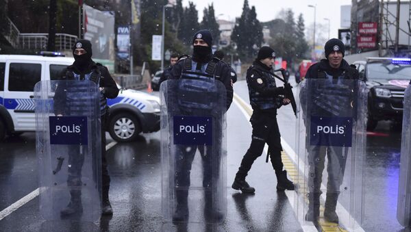 Турецкая полиция в оцеплении на месте убийства в Стамбуле - Sputnik Грузия