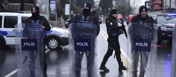 Турецкая полиция в оцеплении на месте убийства в Стамбуле - Sputnik Грузия