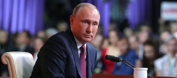 Президент РФ Владимир Путин во время большой ежегодной пресс-конференции - Sputnik Грузия