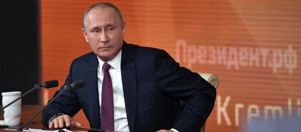 Президент РФ Владимир Путин во время большой ежегодной пресс-конференции - Sputnik Грузия