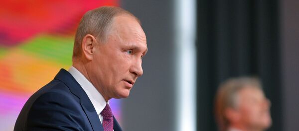 Президент РФ Владимир Путин во время большой ежегодной пресс-конференции - Sputnik Грузия