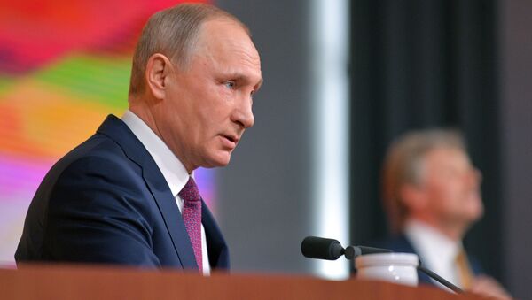 Президент РФ Владимир Путин во время большой ежегодной пресс-конференции - Sputnik Грузия