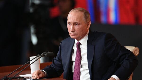 Президент РФ Владимир Путин на ежегодной большой пресс-конференции - Sputnik Грузия