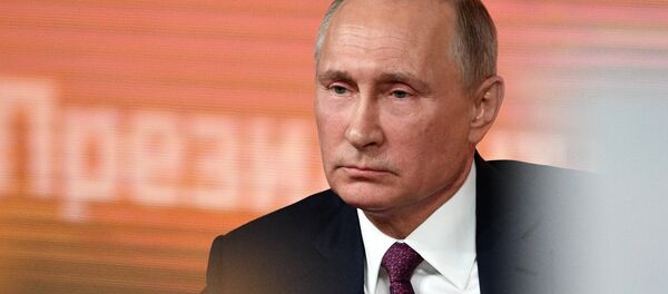 Президент РФ Владимир Путин на ежегодной большой пресс-конференции - Sputnik Грузия
