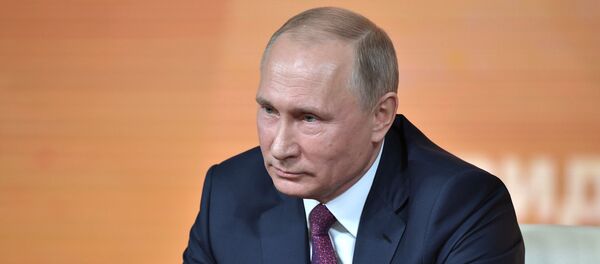 Президент РФ Владимир Путин во время большой ежегодной пресс-конференции - Sputnik Грузия