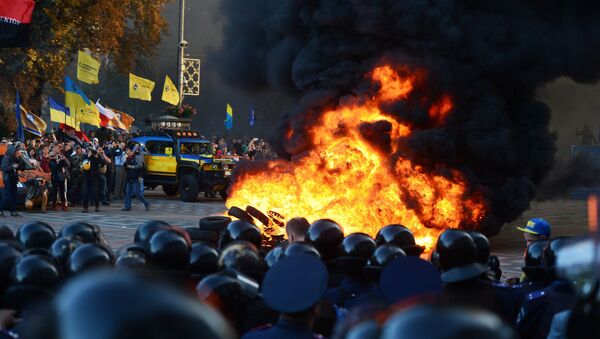 Пикет в поддержку закона о люстрации власти в Киеве - Sputnik Грузия