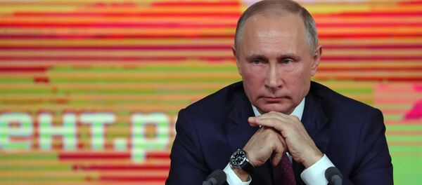 Президент РФ Владимир Путин во время большой ежегодной пресс-конференции - Sputnik Грузия