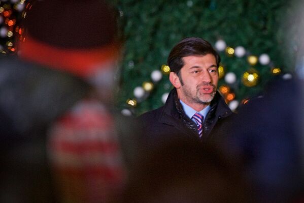 Мэр города Каха Каладзе во время церемонии зажжения огней на главной новогодней елке Грузии поздравил жителей столицы и пожелал им благополучия - Sputnik Грузия