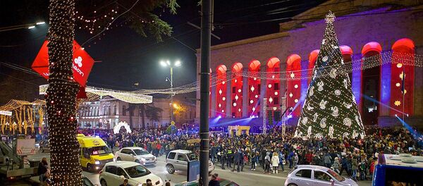 თბილისის ცენტრში, რუსთაველის გამზირზე ჩართეს საახალწლო განათება თბილისის ცენტრში, რუსთაველის გამზირზე ჩართეს საახალწლო განათება - Sputnik საქართველო